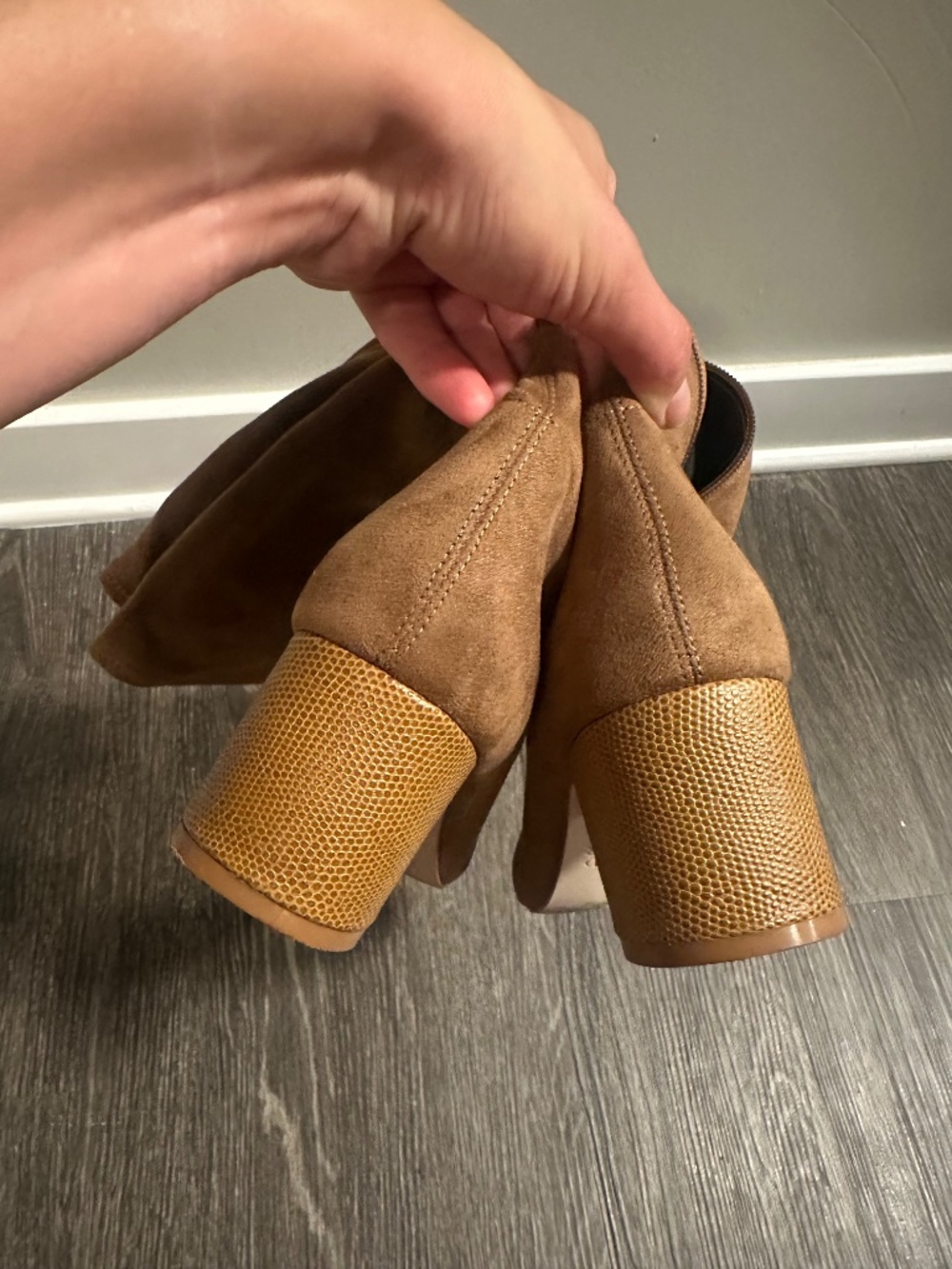 Brown suede boots - Picture 3 of 5